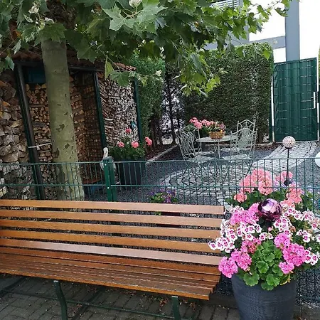 Apartmán Hell Mobliertes Fur Berufsreisende Und Monteure In Messenahe Im Dusseldorfer Norden