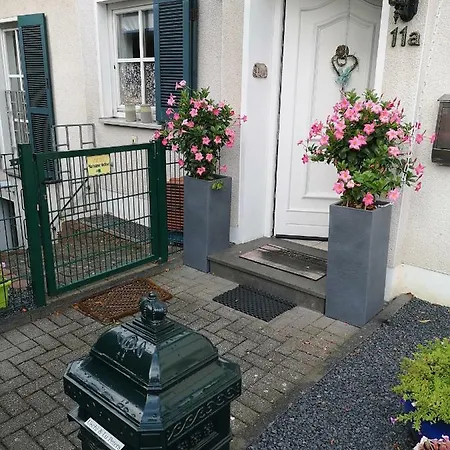Hell Mobliertes Fur Berufsreisende Und Monteure In Messenahe Im Dusseldorfer Norden *