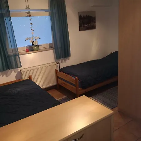 Hell Mobliertes Fur Berufsreisende Und Monteure In Messenahe Im Dusseldorfer Norden Apartmán Düsseldorf